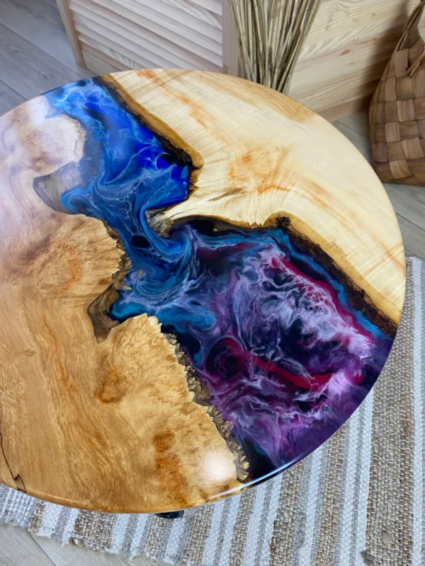 CIRCULAR EPOXY TABLE
